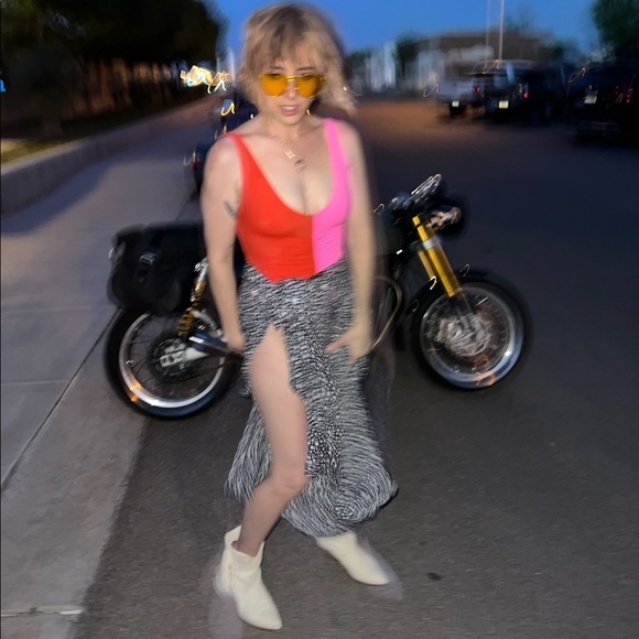 Hi, I’m Max! I love fashion and interior design. - Picture 9 of 17